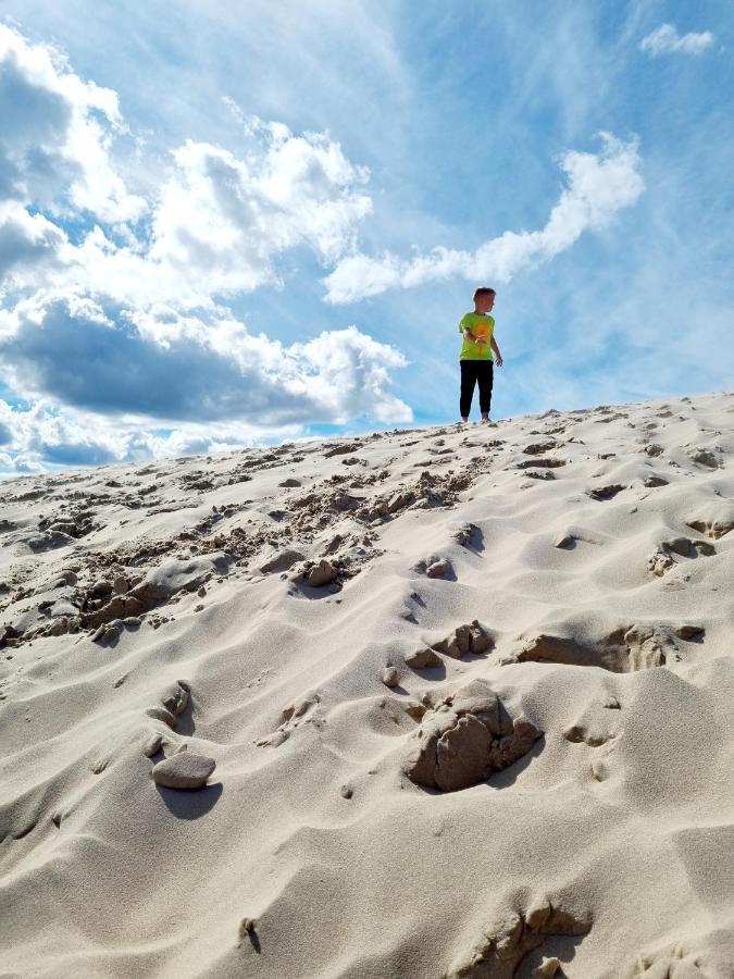Siedlisko Na Wydmach, Domki Klimatyzowane ليبا المظهر الخارجي الصورة